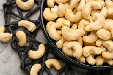 Lezzetli kaju fıstıklı tabak.