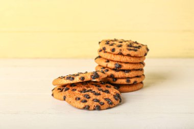 Çikolata parçacıklı lezzetli kurabiyeler.