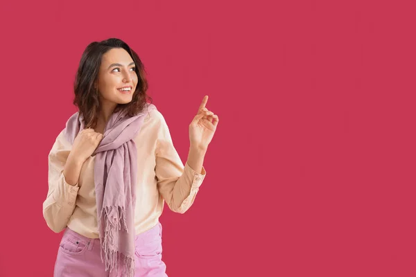 Stylish Young Woman Scarf Pointing Something Pink Background — Stock Photo, Image