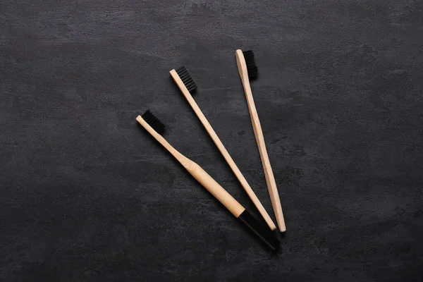 Bamboe Tandenborstels Grunge Zwarte Achtergrond — Stockfoto