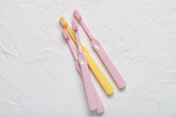 Plastic Toothbrushes White Textured Background — Stock Photo, Image