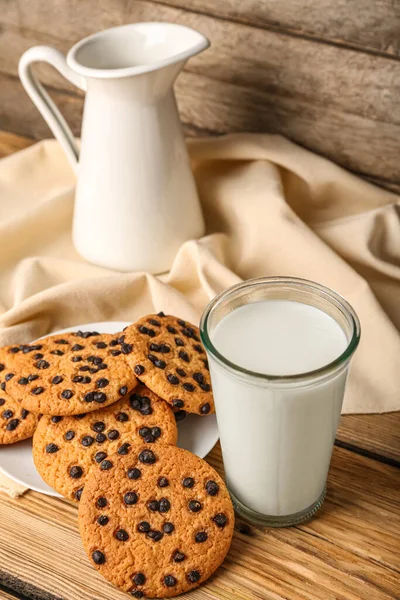 Tasty Cookies Chocolate Chips Glass Milk Wooden Background — Stock Photo, Image