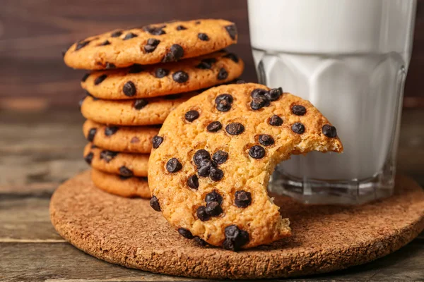 Biscuits Savoureux Avec Des Pépites Chocolat Sur Table Gros Plan — Photo