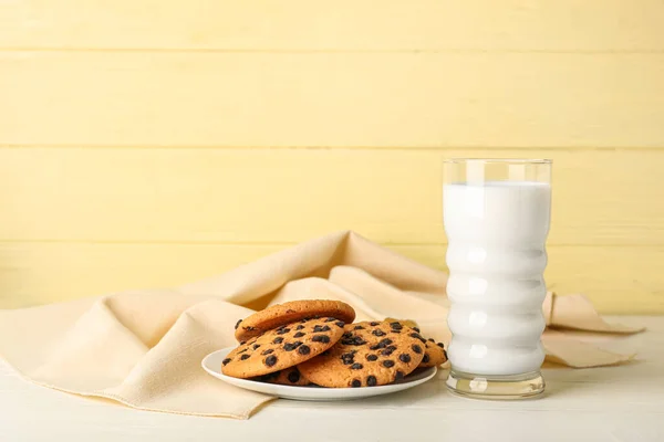 Tasty Cookies Chocolate Chips Glass Milk Table — Stock Photo, Image