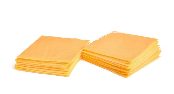 白色背景的一堆堆加工好的奶酪 — 图库照片
