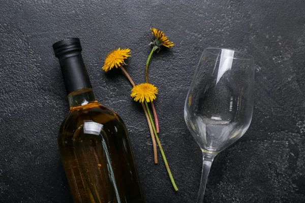 Bottle Glass Dandelion Wine Black Background — Stock Photo, Image