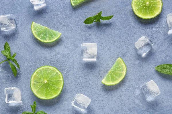 Slices Fresh Lime Mint Ice Cubes Blue Background — Stock Photo, Image
