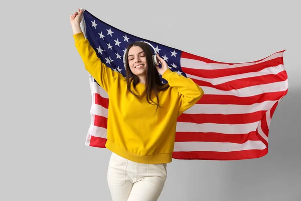 Mujer Joven Con Bandera Sobre Fondo Claro —  Fotos de Stock