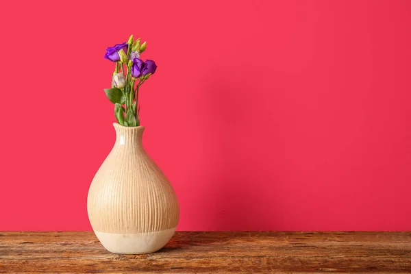 Vase Eustoma Flowers Wooden Table Red Wall — Stock Photo, Image