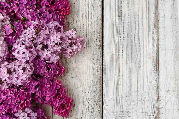 Hermosas Flores Color Lila Fragante Sobre Fondo Madera Blanca — Foto de Stock