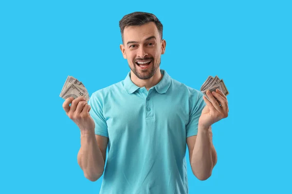 Bonito Homem Com Dinheiro Fundo Azul — Fotografia de Stock