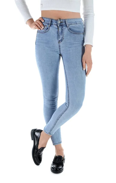 Jovem Mulher Jeans Skinny Fundo Branco — Fotografia de Stock