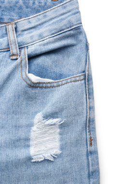 Beyaz arka planda şık mavi kot pantolon