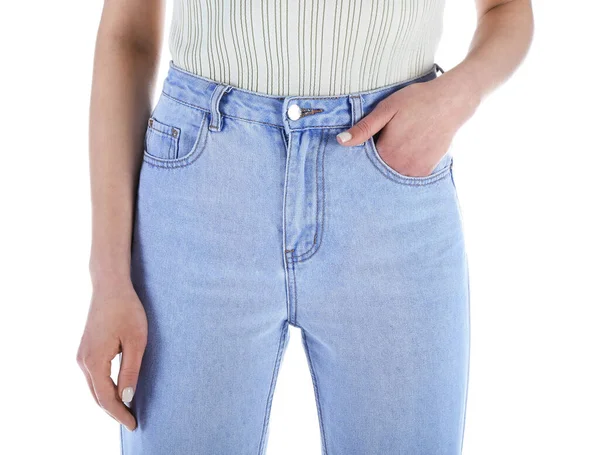 Jovem Mulher Jeans Elegantes Fundo Branco Close — Fotografia de Stock