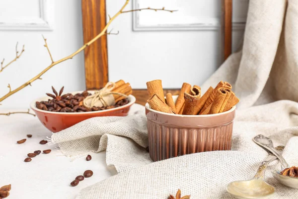Composition Cinnamon Sticks Coffee Beans Light Background — Stock Photo, Image