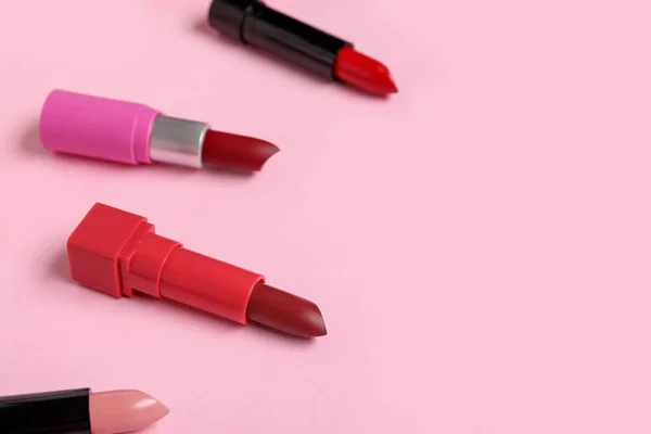 Verschillende Lippenstift Roze Achtergrond Close — Stockfoto