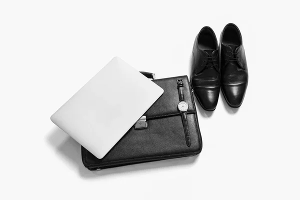 Klassieke Mannelijke Schoenen Met Laptop Accessoires Witte Achtergrond — Stockfoto