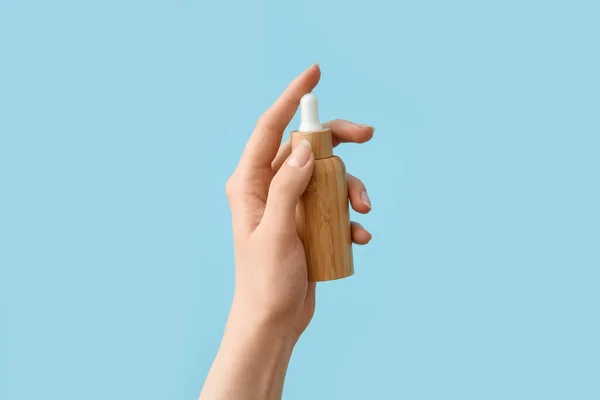 Hand Holding Bottle Cosmetic Serum Light Blue Background — Stock Photo, Image
