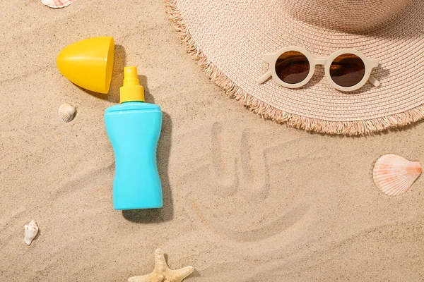 Creative Composition Sunscreen Cream Summer Hat Sunglasses Sand — Stock Photo, Image