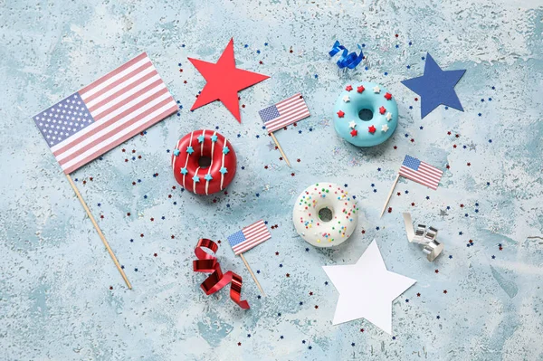 Composition Donuts Usa Flags Confetti Blue Grunge Table Independence Day — Stock Photo, Image