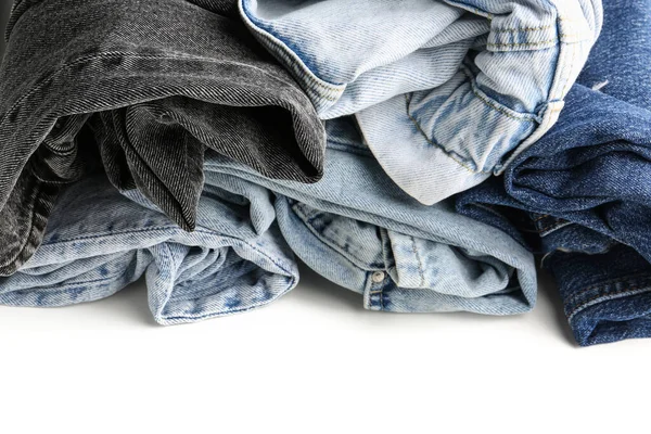 Diferentes Jeans Laminados Fundo Madeira Branca — Fotografia de Stock