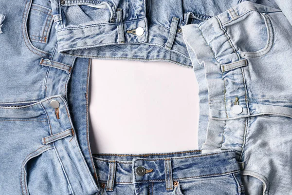 Beyaz Arka Planda Farklı Şık Kot Pantolonlardan Yapılmış Çerçeve — Stok fotoğraf