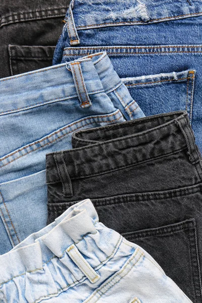 Verschiedene Stylische Jeans Als Hintergrund Nahaufnahme — Stockfoto