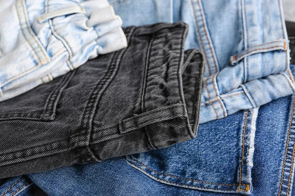 Verschiedene Stylische Jeans Als Hintergrund Nahaufnahme — Stockfoto