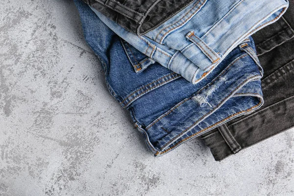 Calça Jeans Elegante Diferente Fundo Branco Grunge — Fotografia de Stock