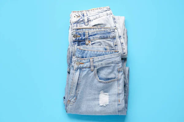 Verschillende Stijlvolle Jeans Blauwe Achtergrond — Stockfoto