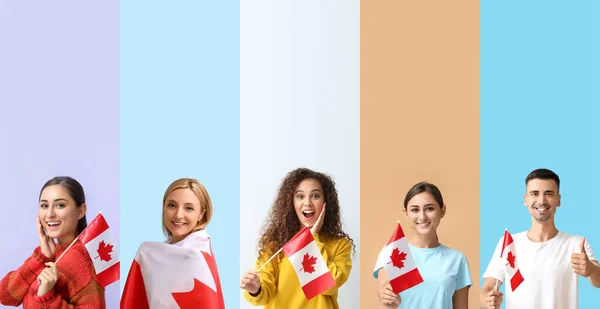 Conjunto Pessoas Com Bandeiras Canadenses Fundo Cor — Fotografia de Stock