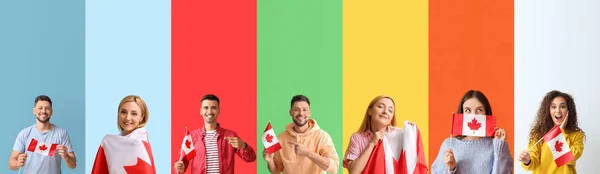 Set Med Många Människor Med Kanadensiska Flaggor Färg Bakgrund — Stockfoto