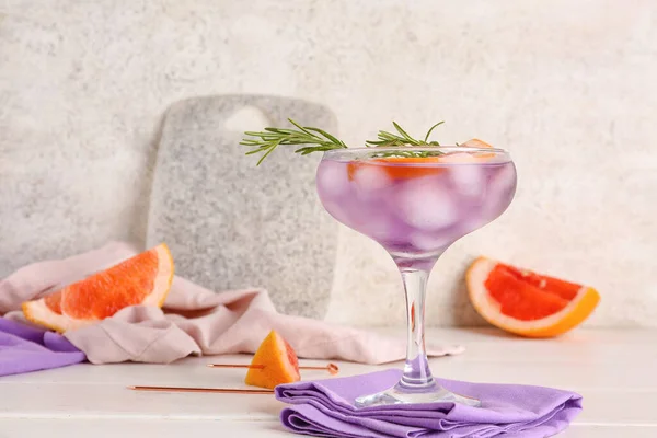 Glass Purple Gin Tonic Grapefruits Light Table — Stock Photo, Image