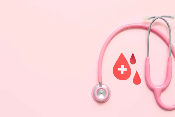 Gotas Sangue Papel Com Estetoscópio Fundo Rosa Dia Mundial Doador — Fotografia de Stock