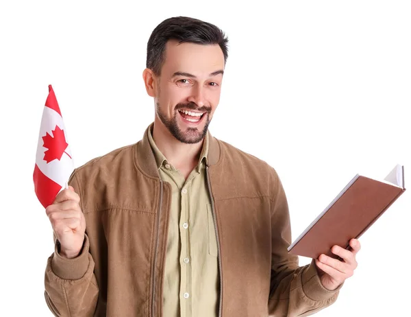 Bonito Homem Com Bandeira Canadá Livro Leitura Sobre Fundo Branco — Fotografia de Stock