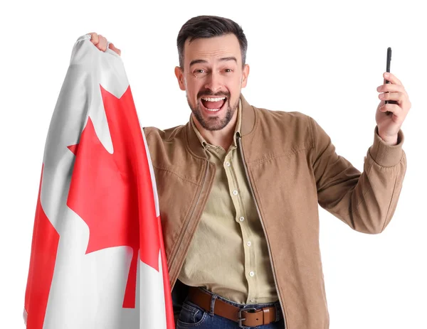 Bonito Homem Com Bandeira Canadá Tomando Selfie Fundo Branco — Fotografia de Stock