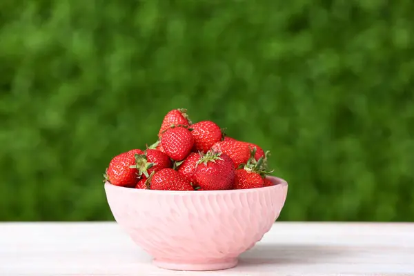 Bowl Fresh Strawberry White Table Outdoors — Stock Photo, Image