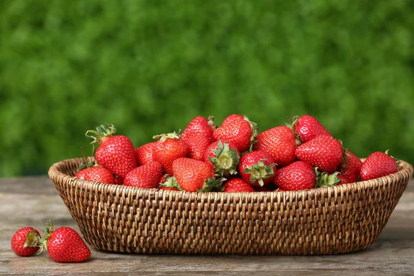 Wicker Bowl Fresh Strawberry Wooden Table Outdoors — Stock Photo, Image