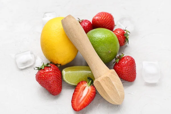 Juicer Ingredients Preparing Strawberry Lemonade White Background — Stock Photo, Image