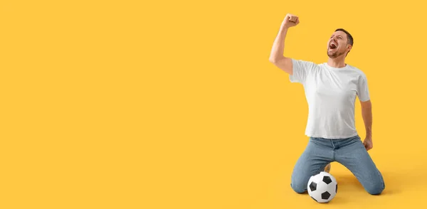 Happy Screaming Man Soccer Ball Yellow Background Space Text — ストック写真