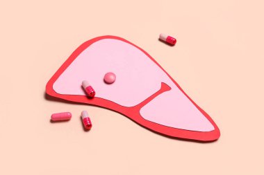 Bej arka planda haplı pembe kağıt karaciğer.