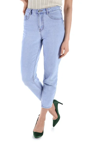 Jovem Mulher Jeans Elegantes Fundo Branco — Fotografia de Stock