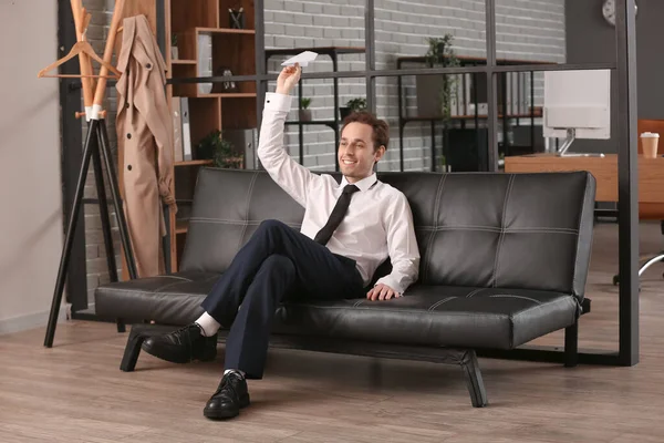Young Businessman Paper Plane Sitting Sofa Office — Stock Photo, Image