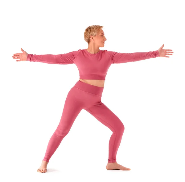 Sportliche Reife Frau Praktiziert Yoga Auf Weißem Hintergrund — Stockfoto