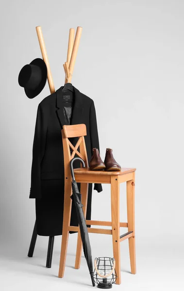 Вішак Чорним Пальто Взуття Чоловічі Аксесуари Білому Тлі — стокове фото