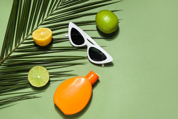 Palm Leaf Citrus Fruits Sunglasses Sunscreen Cream Green Background — Stock Photo, Image