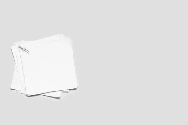 Κολλώδεις Σημειώσεις Καρφίτσα Λευκό Φόντο — Φωτογραφία Αρχείου