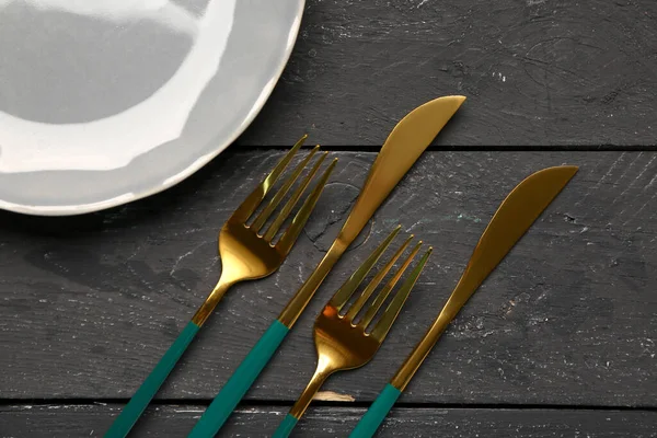 Plate Golden Forks Knives Black Wooden Background — Stock Photo, Image