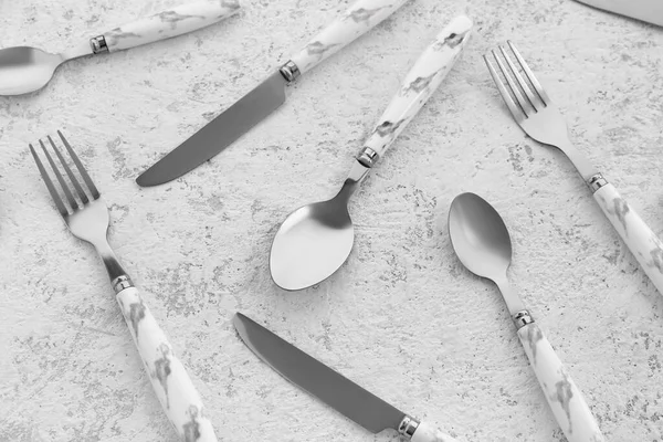 Beyaz Arka Planda Plastik Saplı Paslanmaz Çelik Çatal Bıçak — Stok fotoğraf