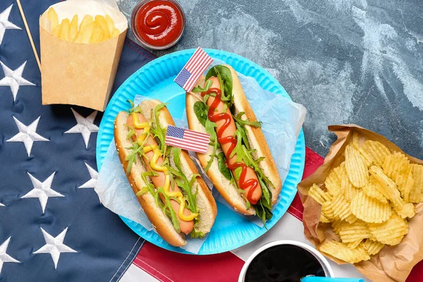 Composición Con Bandera Americana Sabrosos Platos Para Celebración Del Día — Foto de Stock